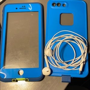 Iphone 7/8 Plus Life-proof Case w/ earbuds